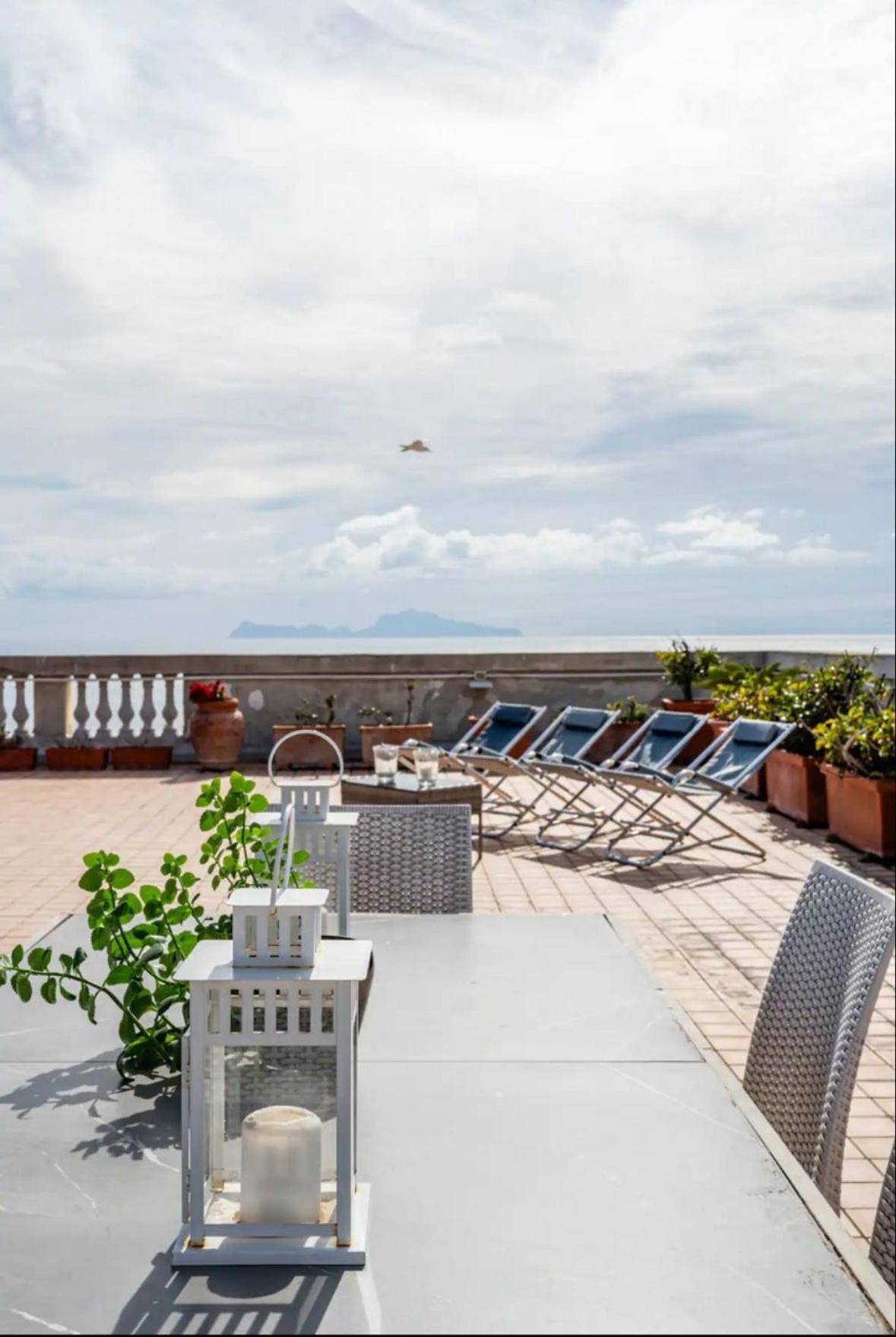 Rooftop In Front Of The Castle Naples Extérieur photo