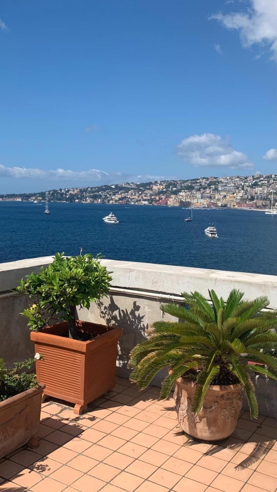 Rooftop In Front Of The Castle Naples Extérieur photo
